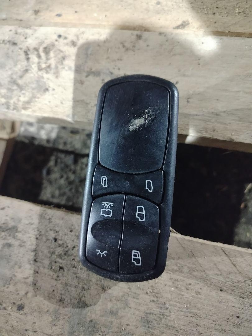 блок управления стеклоподъемниками Mercedes-Benz Actros 3 поколение (MP3) 2013, 11.9 л., OM 541.976, дизель, робот, белый, правый руль, A9438200197, 3321020101, 30110111144170 - фото №1