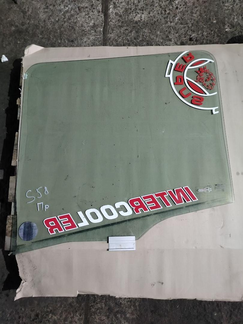 стекло двери передней правой Scania R 3 поколение 2012, 12.7 л., DC 13.112, дизель, АКПП, белый, правый руль, 1306260 - фото №1