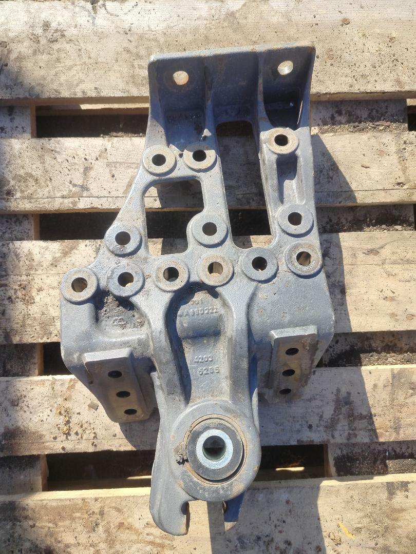 кронштейн рессоры Mercedes-Benz Actros 4 поколение (MP4) 2015, 12.8 л., OM 471.900, дизель, белый, правый руль, A9603201770, A9603224203 - фото №1