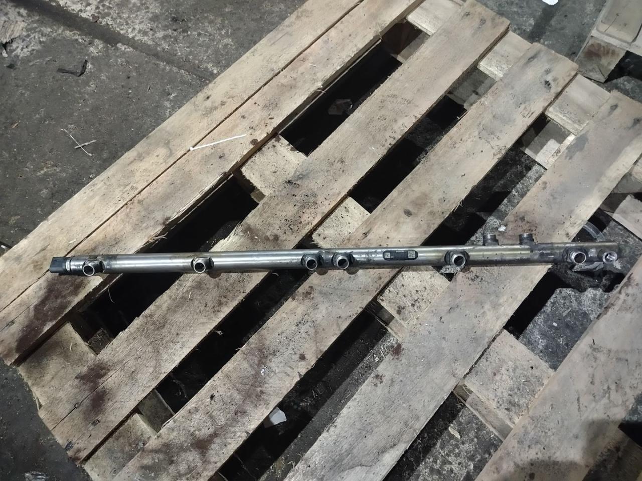 топливная рампа Mercedes-Benz Actros 4 поколение (MP4) 2016, om471.926, дизель, робот, белый, правый руль, A0071530228, A4710780745 - фото №1