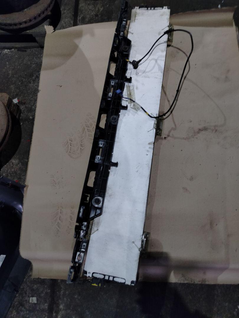 молдинг крыши Volvo FH 3 поколение 2014, 12.8 л., D13K500, дизель, белый, правый руль, 82098413, 21554121, 82903982 - фото №1