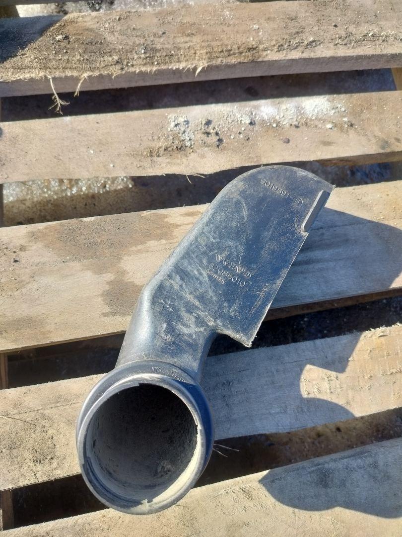 воздуховод Volvo FH 3 поколение 2014, 12.8 л., D13C500, дизель, АКПП, белый, правый руль, 82086010 - фото №1