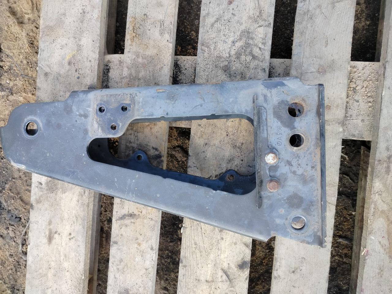 кронштейн кабины Mercedes-Benz Actros 4 поколение (MP4) 2015, 12.8 л., OM 471.900, дизель, белый, правый руль, A9603101460 - фото №1