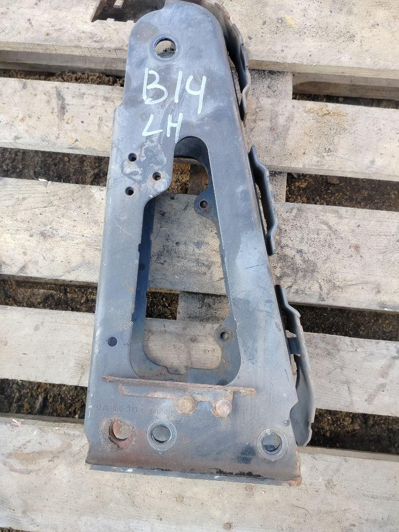 кронштейн кабины Mercedes-Benz Actros 4 поколение (MP4) 2016, om471.926, дизель, робот, белый, правый руль, A9603101260 - фото №1