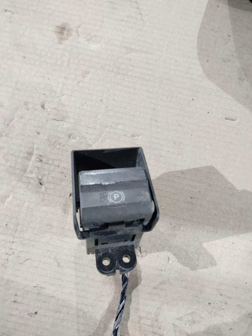 кнопка ручного тормоза (ручника) Volvo FH 3 поколение 2013, 12.8 л., D13C500, дизель, АКПП, белый, правый руль, 22107830, 23126245, 22009157 - фото №1