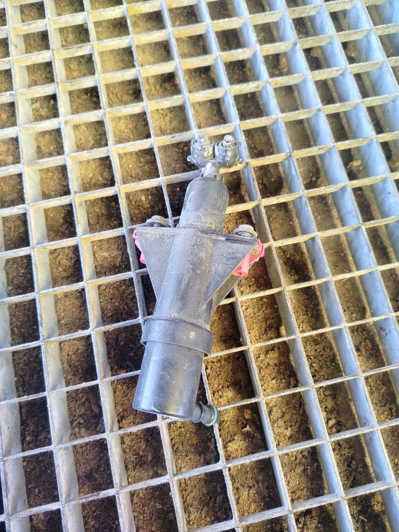 форсунка омывателя фары MAN TGX 1 поколение 2017, 12.4 л., D 2676 LF 51, дизель, АКПП, белый, правый руль, 81264820032 - фото №1