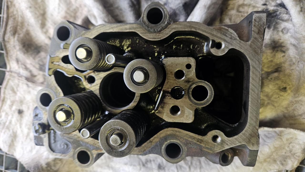 головка блока цилиндров Scania R 3 поколение 2009, 11.7 л., DT 12.12, дизель, белый, грузовик, 1924437, 2005280, 1909204, 1804716, 1743125, 1448279, 1522361, 1912794, 1938801, 2128882 - фото №1