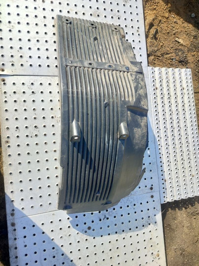 защита арок (подкрылок) Volvo FH 3 поколение 2013, 12.8 л., D13C500, дизель, АКПП, белый, правый руль, 82271846, 82110404, 84228536 - фото №1