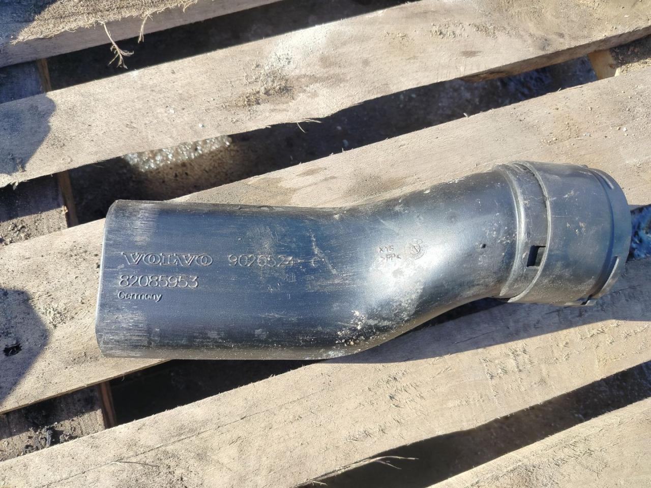 воздуховод Volvo FH 3 поколение 2014, 12.8 л., D13C500, дизель, АКПП, белый, правый руль, 82085953 - фото №1