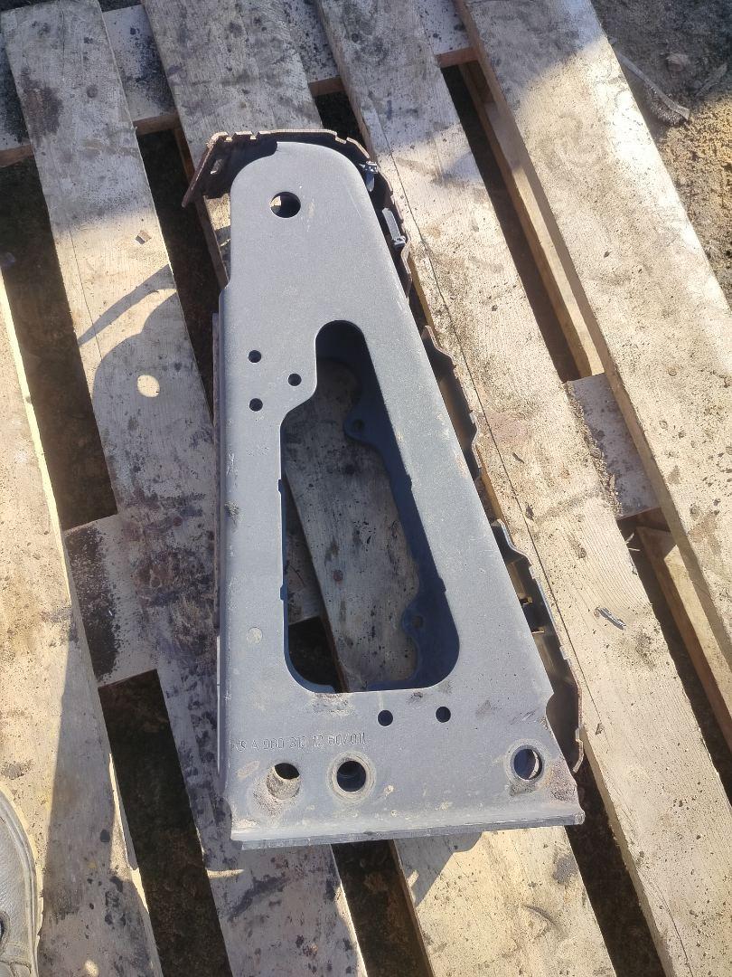 кронштейн кабины Mercedes-Benz Actros 4 поколение (MP4) 2015, 12.8 л., OM 471.900, дизель, белый, правый руль, A9603101260 - фото №1