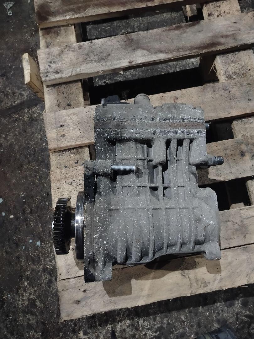 компрессор пневмоподвески Mercedes-Benz Actros 4 поколение (MP4) 2016, om471.926, дизель, робот, белый, правый руль, A4711303415, A4711304015, A4711303215, A4711304215, A4711306615 - фото №1