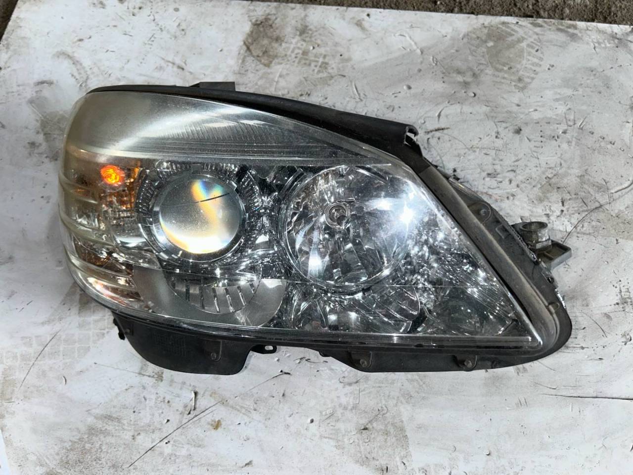 фара правая Mercedes-Benz C-Класс W204/S204 2008, 2.2 л., дизель, МКПП - фото №1