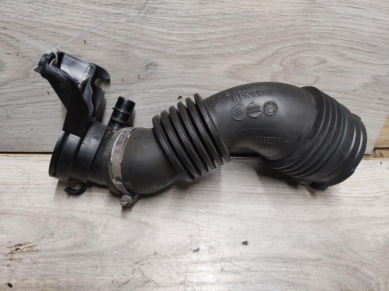 патрубок интеркулера Renault Megane 2 поколение 2005, 1.9 л., F9Q 804, дизель, МКПП, F9Q804, 8200412983 - фото №1