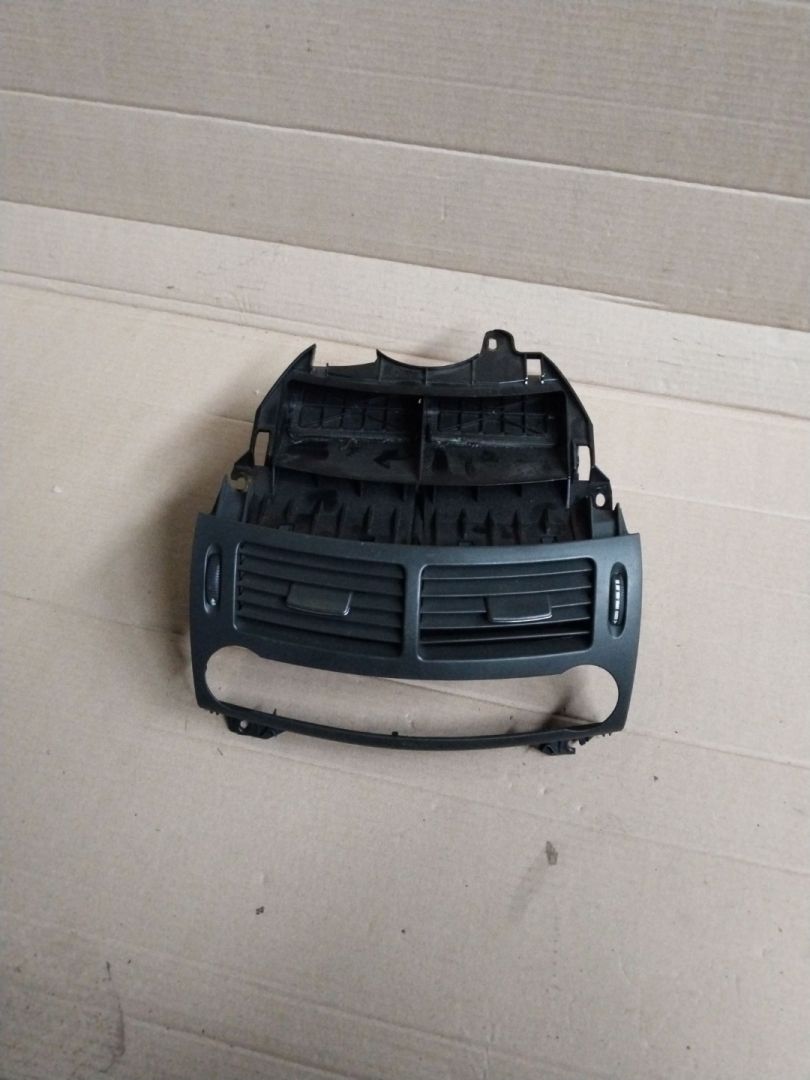 дефлектор обдува салона Mercedes-Benz E-Класс W211/S211 W211 2003, 3.0 л., OM 642.920, дизель, седан - фото №1
