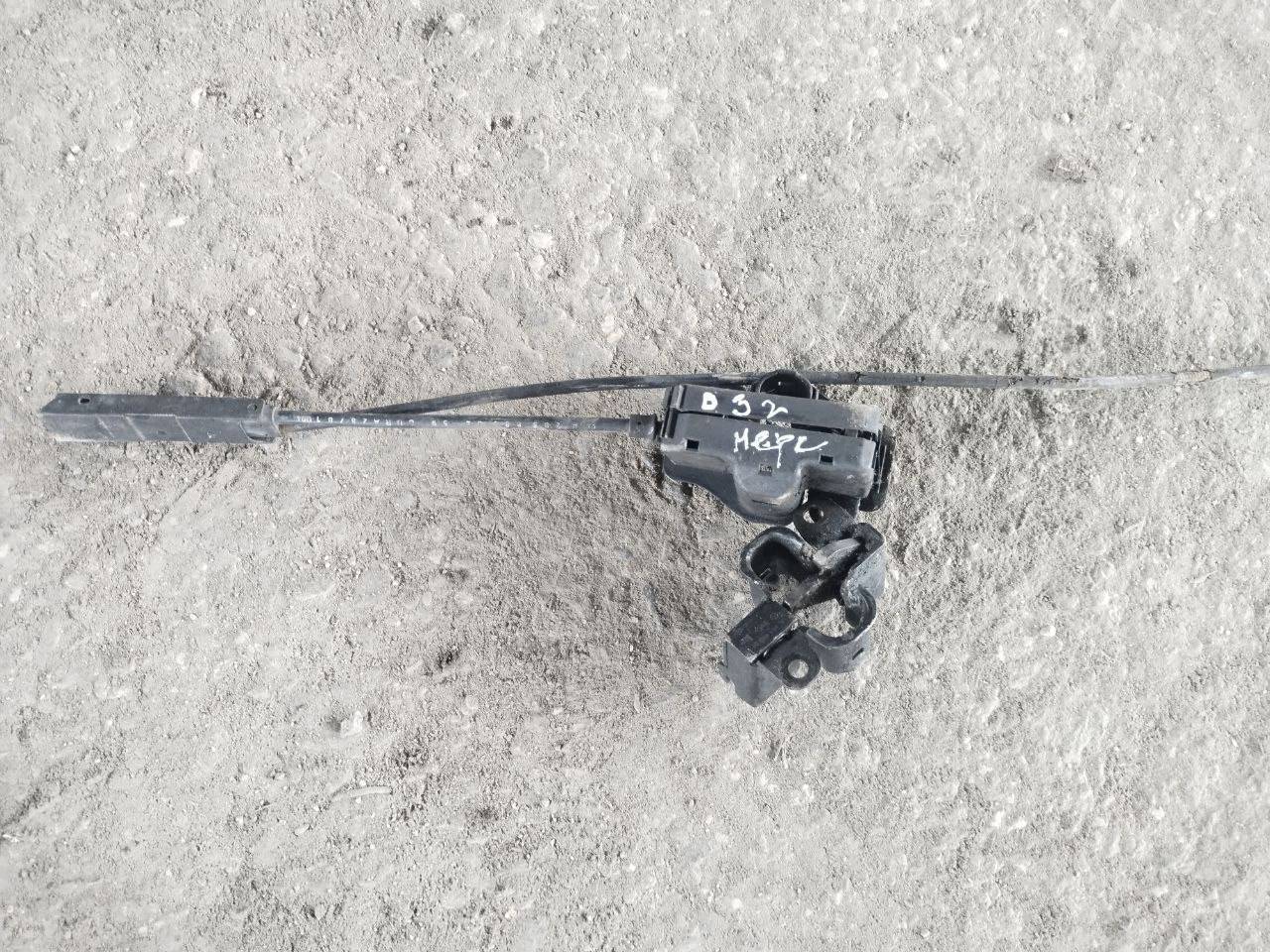 замок капота Mercedes-Benz C-Класс W203/S203/CL203 2001, 2.2 л., OM 611.962, дизель, МКПП - фото №1