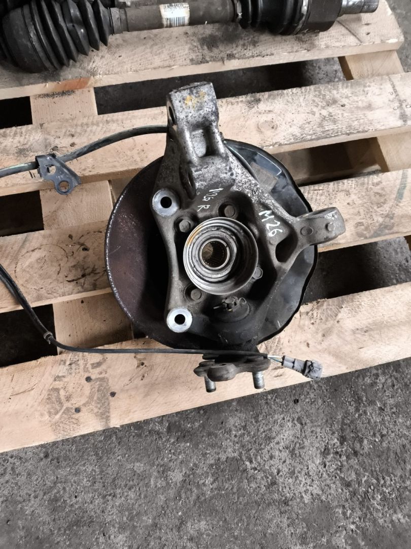 ступица передняя правая Toyota Prius 2 поколение 2005, 1.5 л., 1NZ-FE, бензин - фото №1