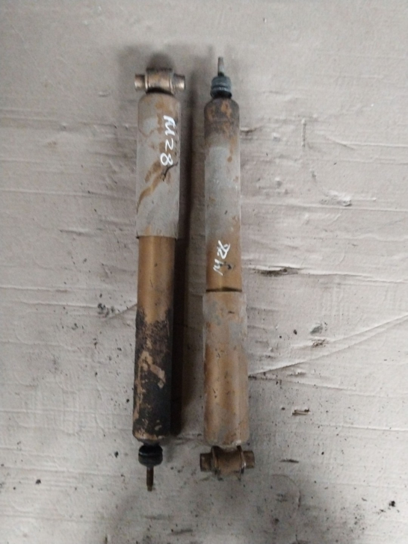 амортизатор задний правый Toyota Land Cruiser Prado 1 поколение J70 1992, 2.4 л., 2L-T, дизель - фото №1