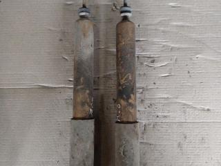 амортизатор передний левый Toyota Land Cruiser Prado 1 поколение J70 1992, 2.4 л., 2L-T, дизель