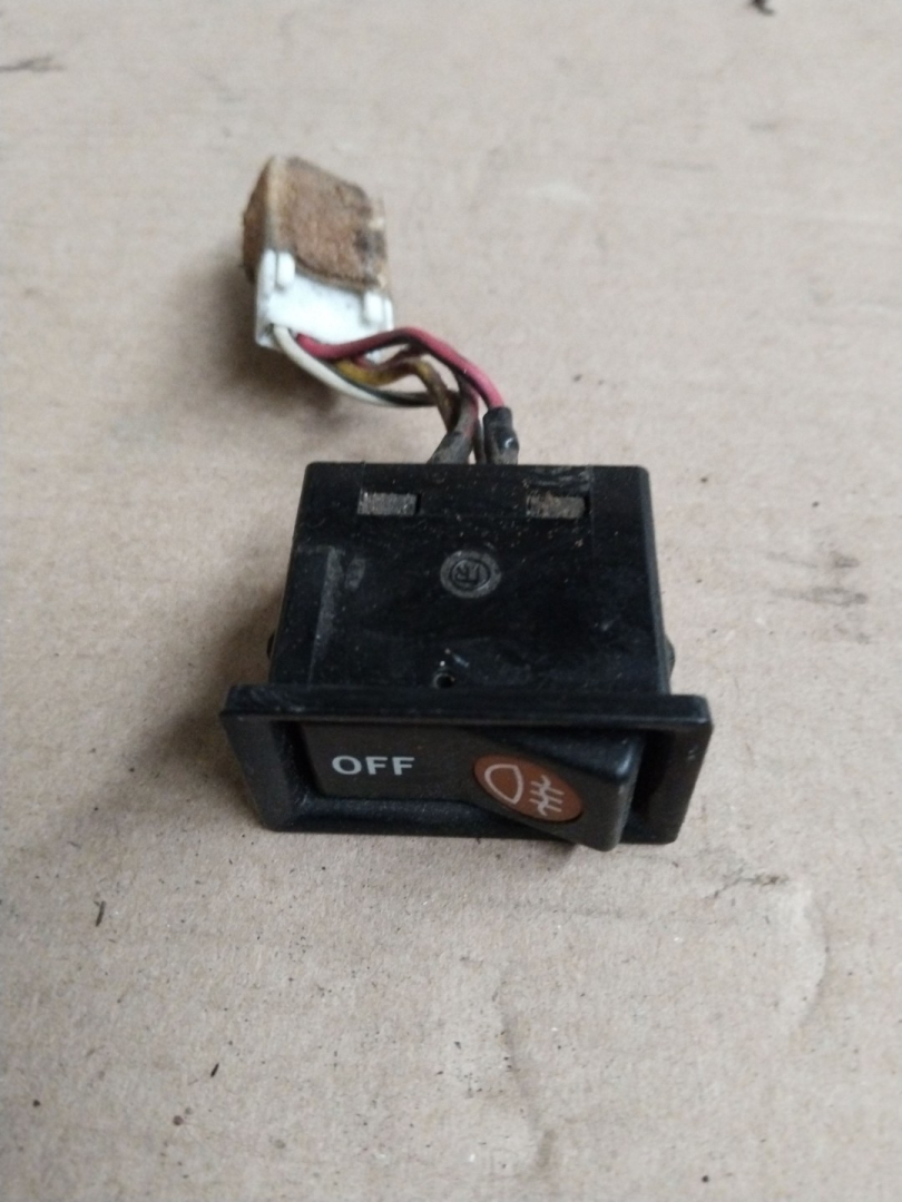 кнопка противотуманных фар Toyota Land Cruiser Prado 1 поколение J70 1992, 2.4 л., 2L-T, дизель - фото №1