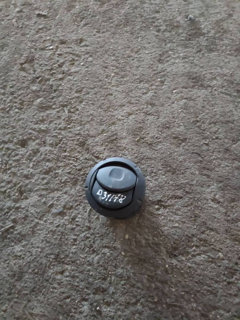 дефлектор обдува салона Renault Master 2 поколение 2003, 3.0 л., ZD3 202, дизель, МКПП - фото №1