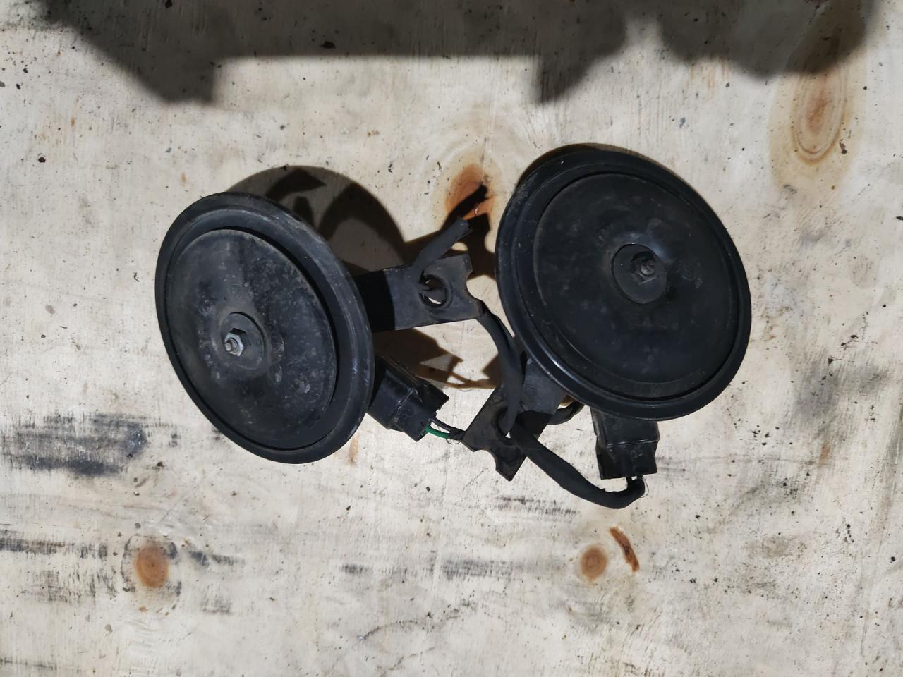 сигнал (клаксон) Hyundai Santa Fe 2 поколение (CM) 2007, 2.2 л., D4EB, дизель, АКПП - фото №1