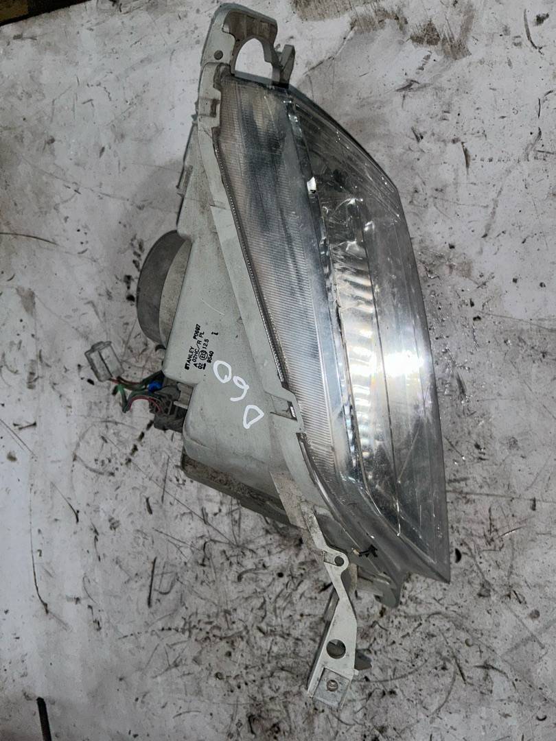фара левая Mazda Premacy 1 поколение (1999 - 2001) - фото №1