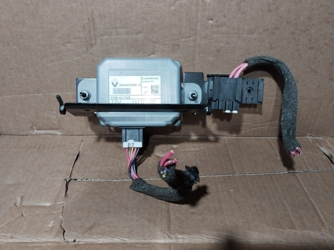 Блок стабилизации напряжения Renault Scenic 3 поколение 2009, 1.5 л., K9K 836, дизель, 6МКПП, хетчбэк 5 дв., передний привод - фото №1