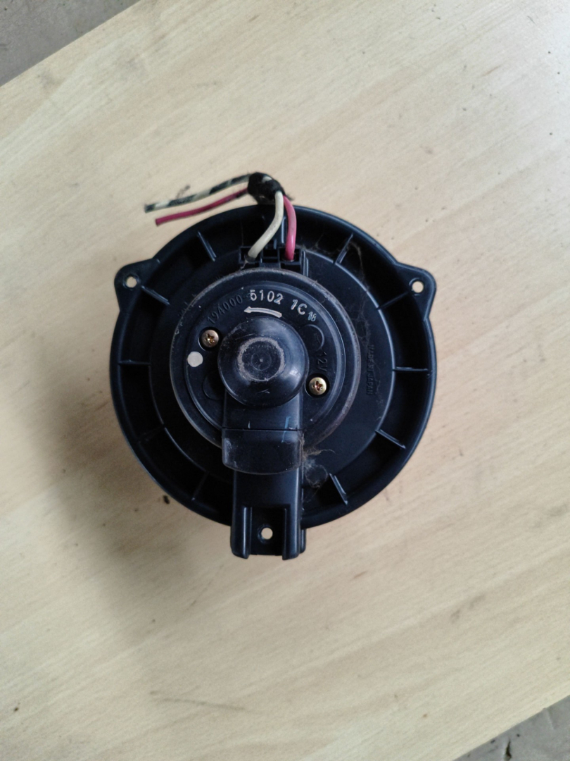 моторчик печки Mercedes-Benz M-Класс W163 1999 - фото №1