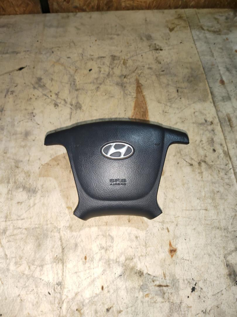 подушка безопасности водителя Hyundai Santa Fe 2 поколение (CM) 2007, 2.2 л., D4EB, дизель, АКПП - фото №1