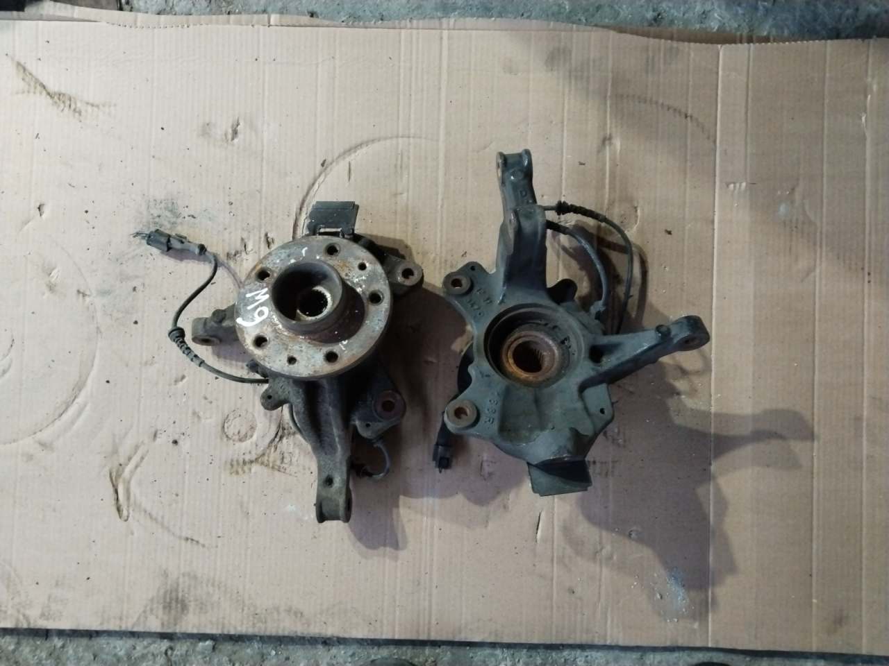 ступица передняя Renault Scenic 3 поколение 2009, 1.5 л., K9K 836, дизель, 6МКПП, хетчбэк 5 дв., передний привод - фото №1