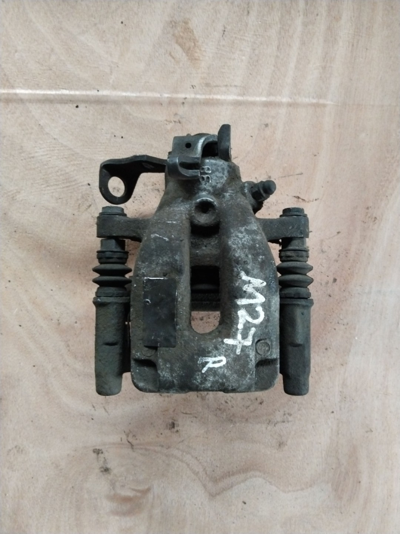 суппорт задний правый Citroen C3 Picasso 1 поколение 2009, 1.6 л., 5FW (EP6), бензин - фото №1