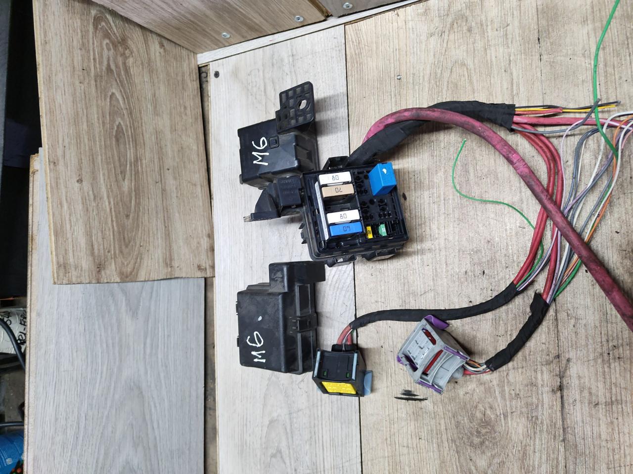 блок предохранителей Renault Scenic 3 поколение 2011, 1.6 л., R9M 402, дизель, минивэн, 243510001R, 63595709 - фото №1