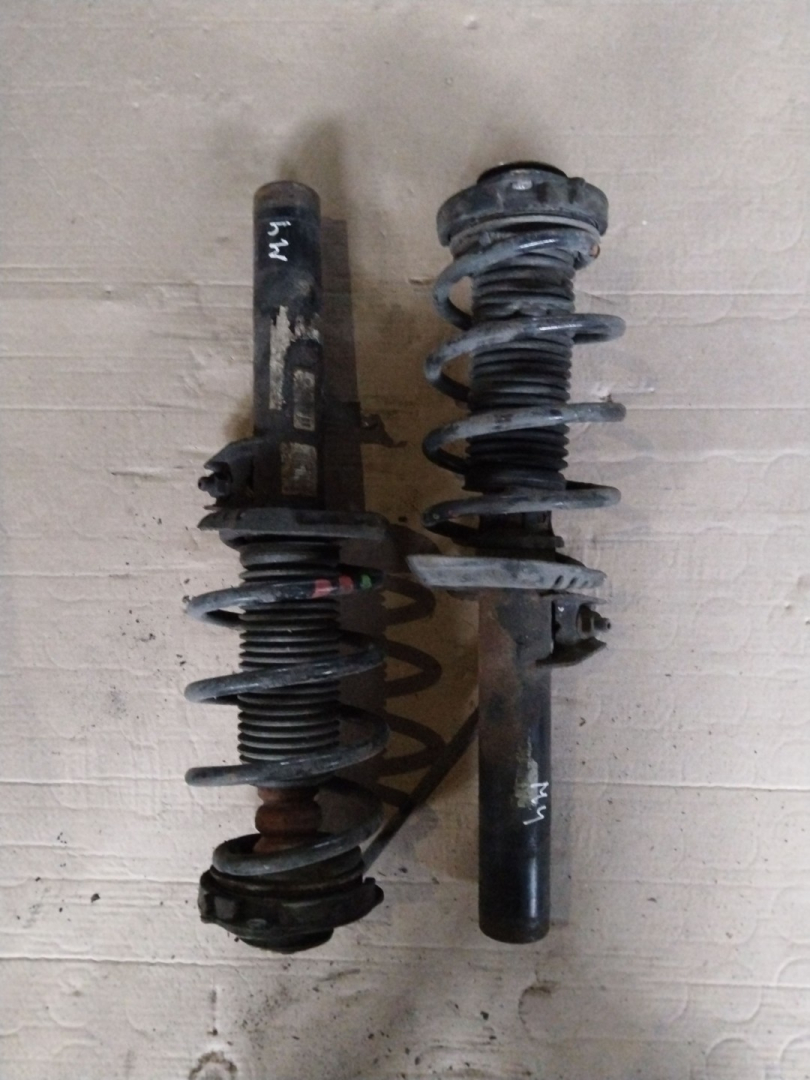 стойка передняя левая Volkswagen Tiguan 1 поколение (2007 - 2011), 2.0 л., CBAB, дизель, МКПП, внедорожник 5 дв. - фото №1