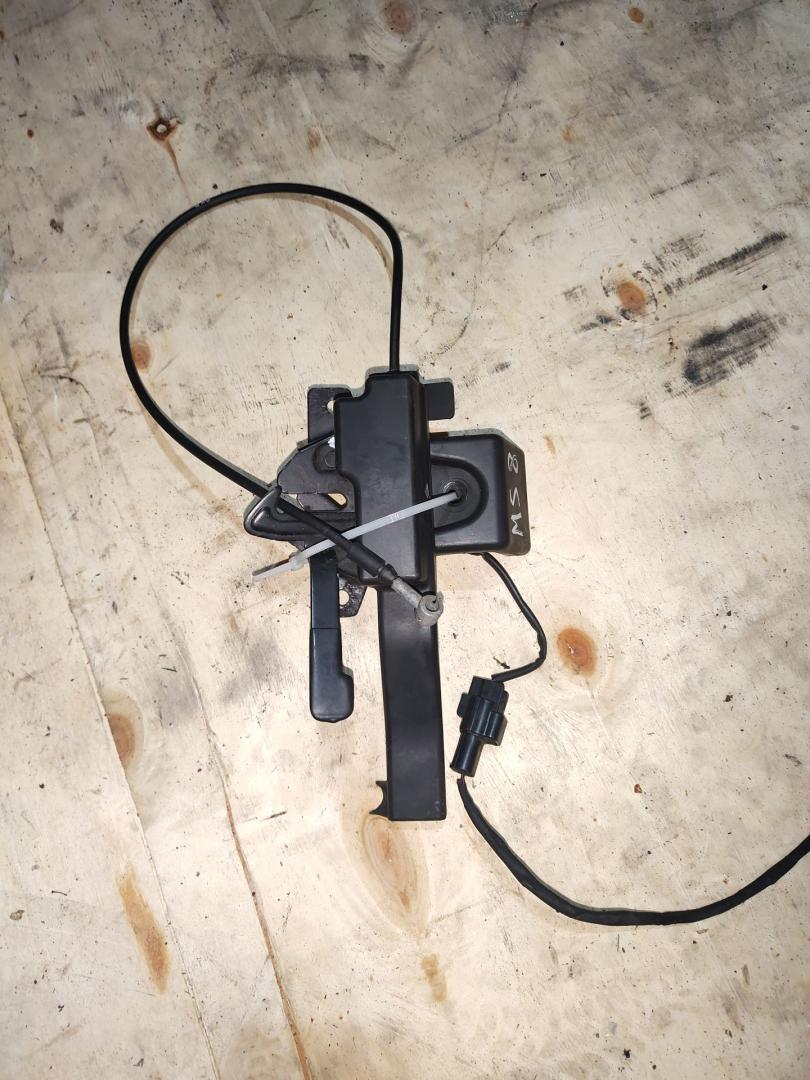 замок капота Hyundai Santa Fe 2 поколение (CM) 2007, 2.2 л., D4EB, дизель, АКПП - фото №1