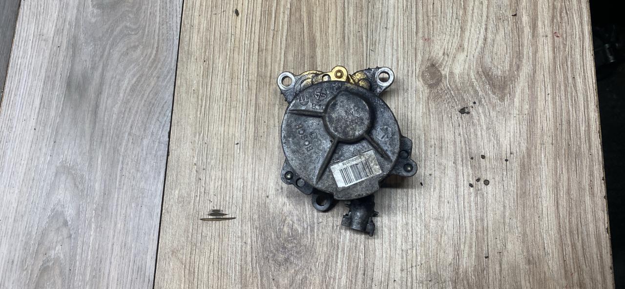 насос вакуумный Renault Master 3 поколение 2013, 2.3 л., M9T 670, дизель, МКПП - фото №1