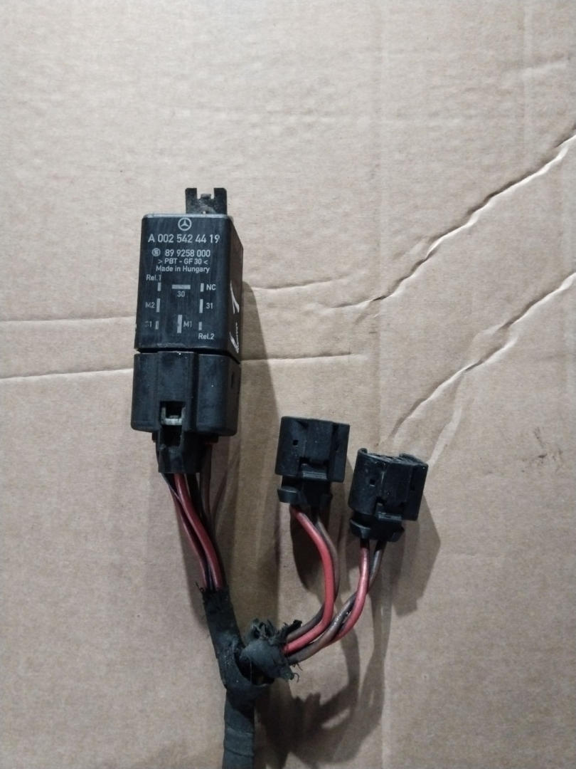 блок управления вентилятором (реле) Mercedes-Benz Vito W639 2007, 2.2 л., OM 646.982, дизель, АКПП, A0025424419 - фото №1