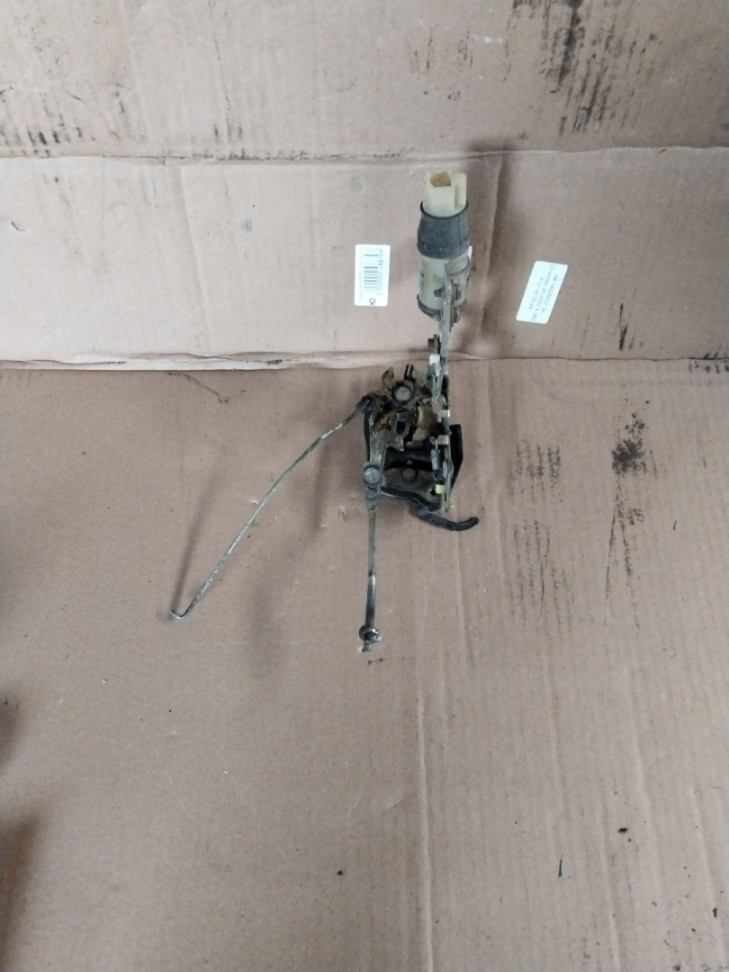 замок двери Toyota Land Cruiser Prado 1 поколение J70 1992, 2.4 л., 2L-T, дизель - фото №1