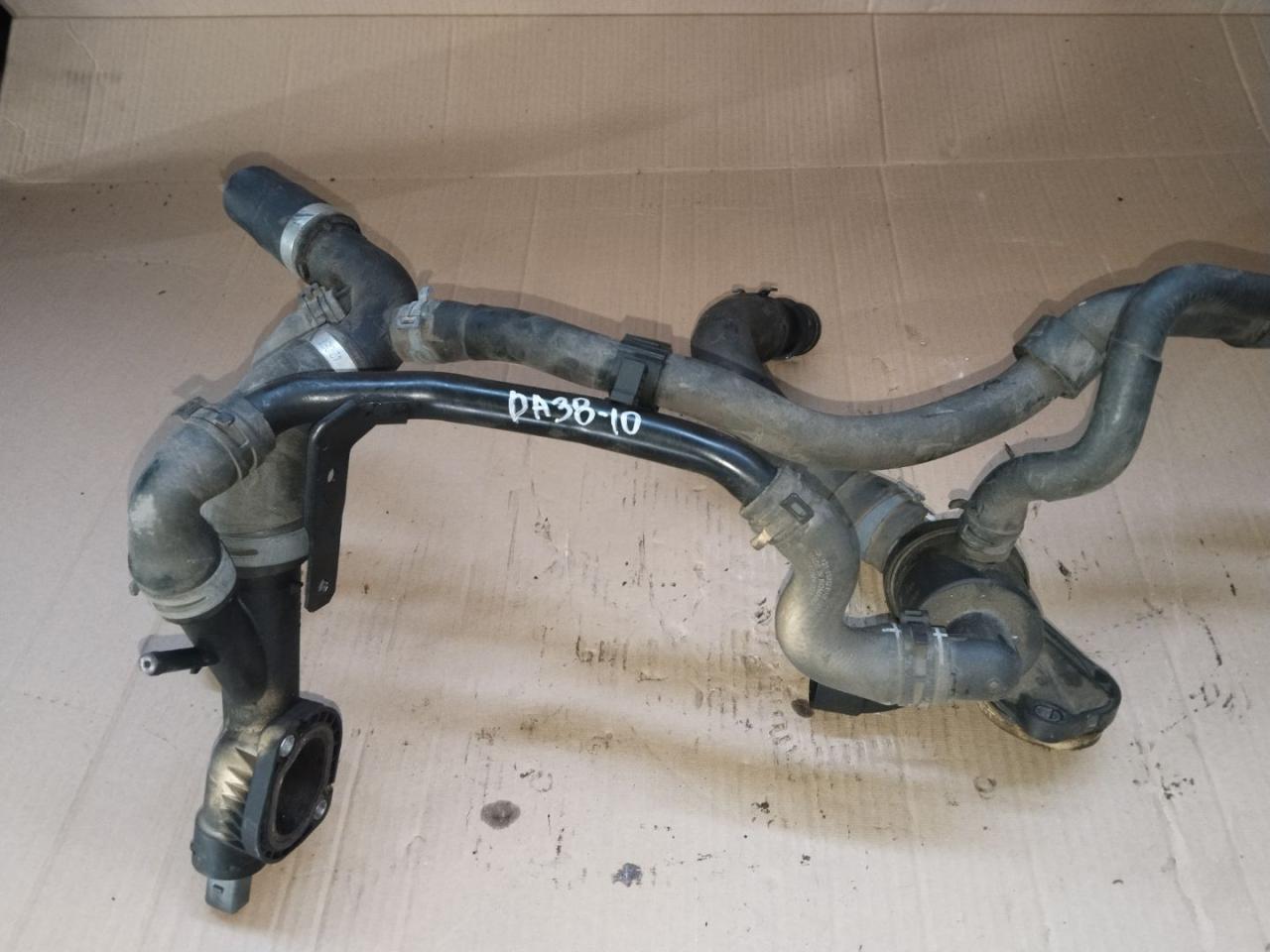 патрубок радиатора Volkswagen Golf 6 поколение 2012, 2.0 л., CFGB, дизель - фото №1