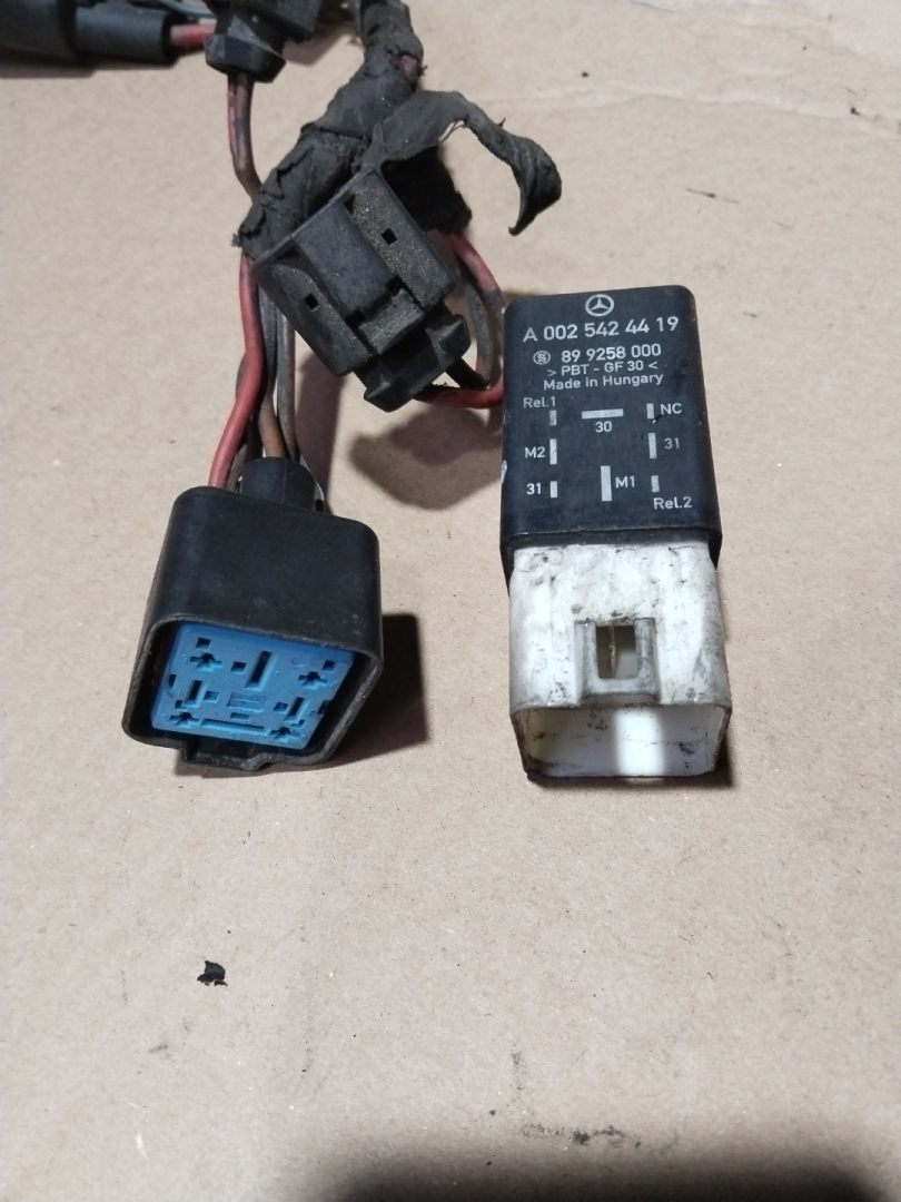 блок управления вентилятором (реле) Mercedes-Benz Vito W639 2007, 2.2 л., OM 646.982, дизель, АКПП, A0025424419 - фото №1
