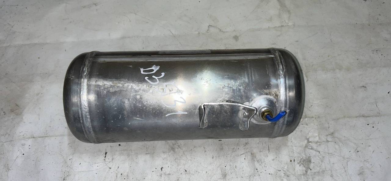 ресивер пневмоподвески Volkswagen Touareg 1 поколение 2002, 2.5 л., BAC, дизель, МКПП - фото №1