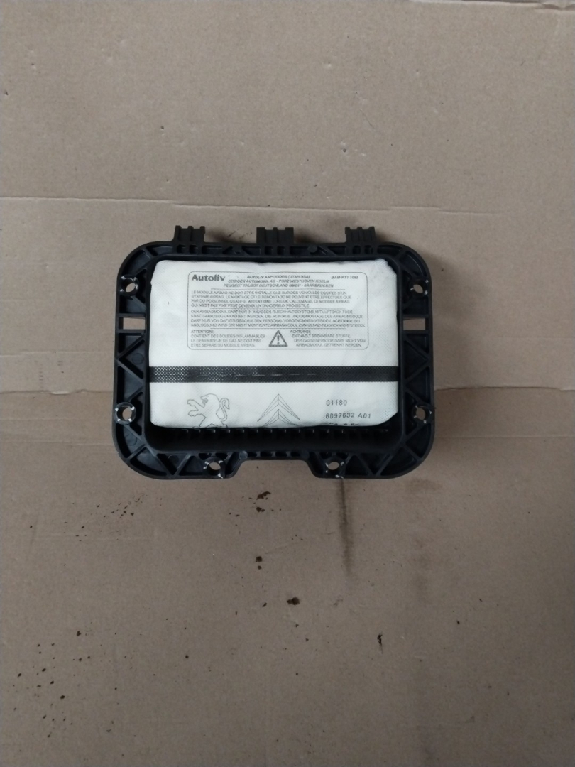 подушка безопасности пассажира Citroen C3 Picasso 1 поколение 2009, 1.6 л., 5FW (EP6), бензин - фото №1