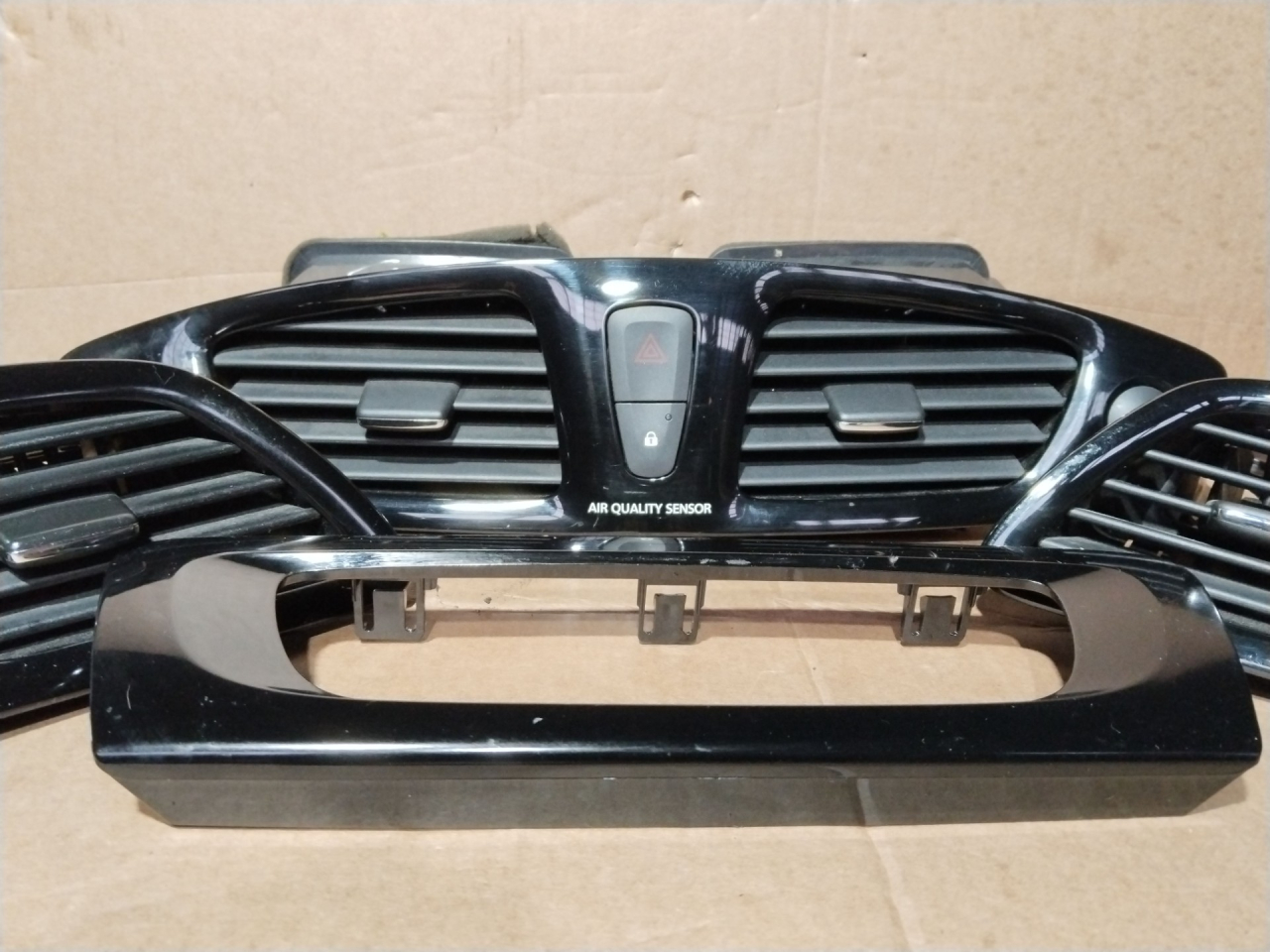 кнопка аварийной сигнализации Renault Scenic 3 поколение 2009, 1.5 л., K9K 836, дизель, 6МКПП, хетчбэк 5 дв., передний привод, E3160101 - фото №1