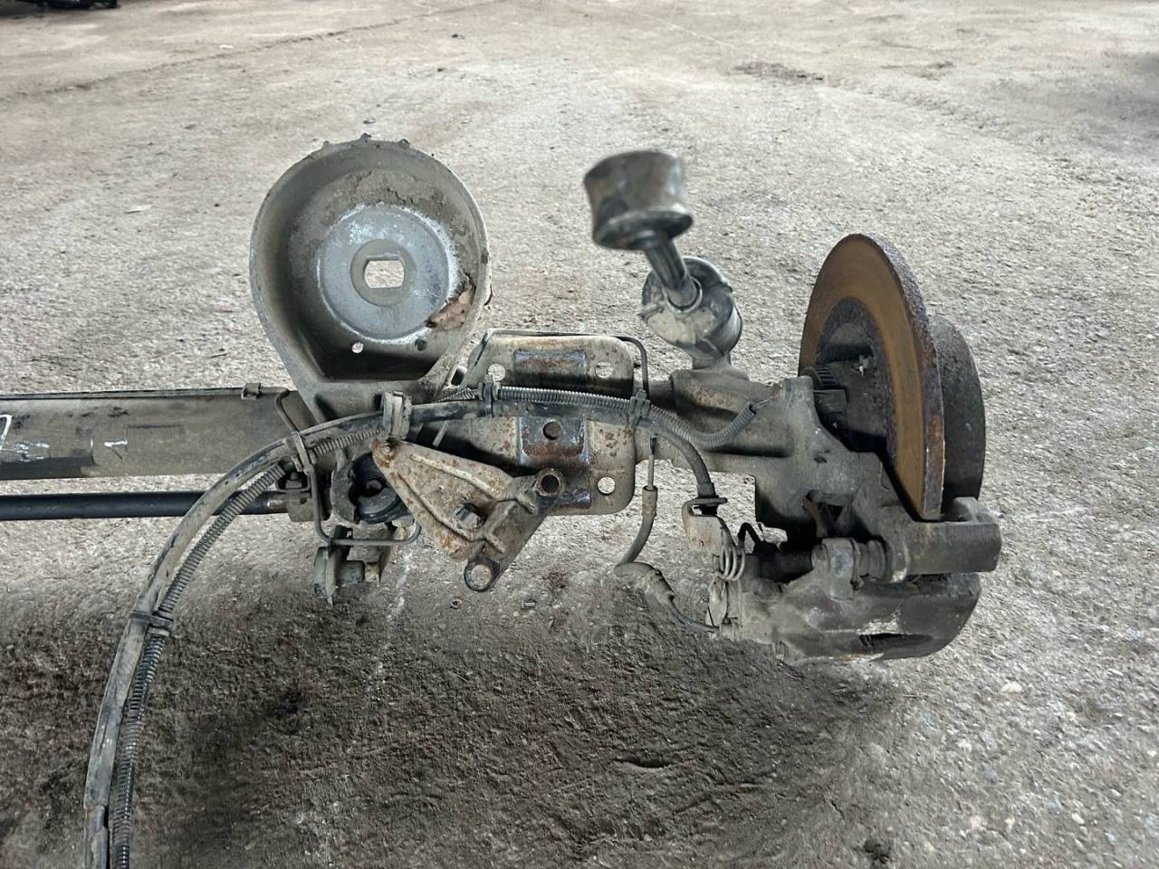 балка подвески задняя Renault Master 2 поколение 2003, 3.0 л., ZD3 202, дизель, МКПП - фото №1