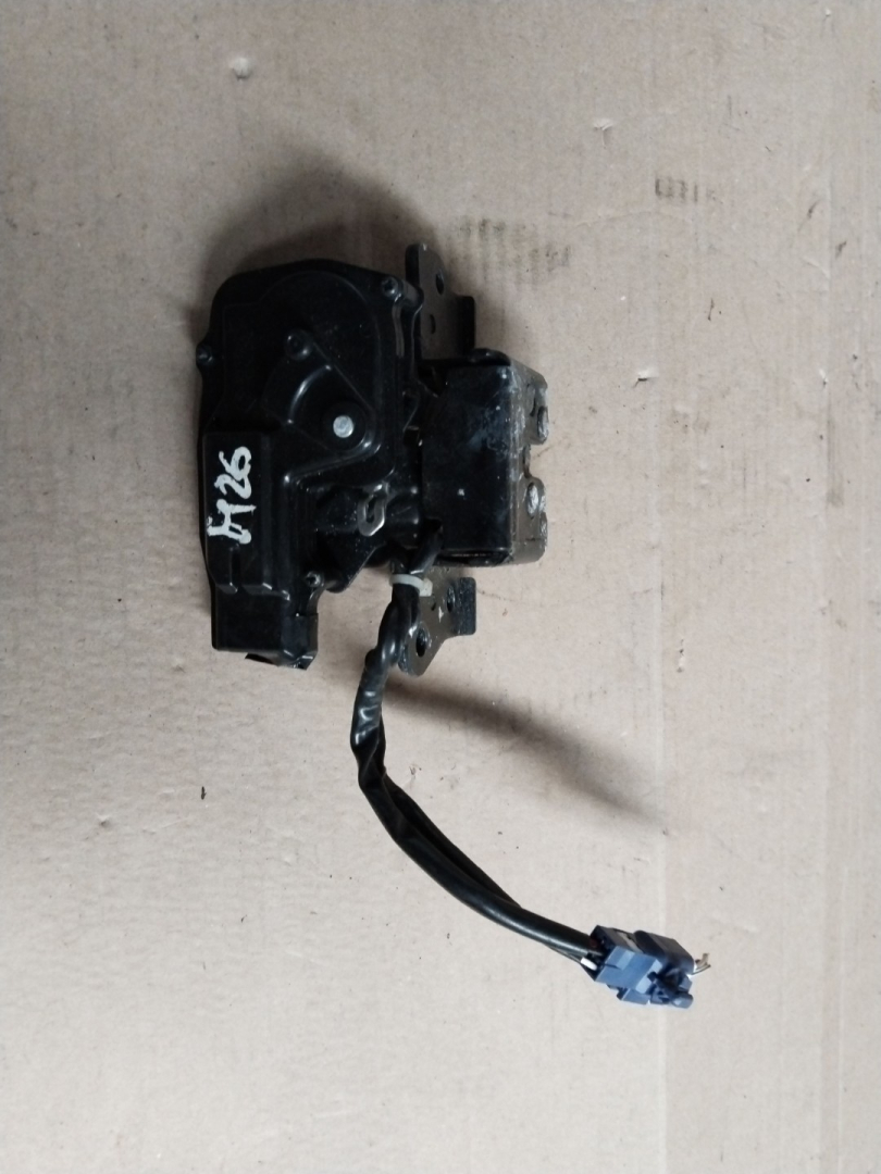 замок багажника Toyota Prius 2 поколение 2005, 1.5 л., 1NZ-FE, бензин - фото №1