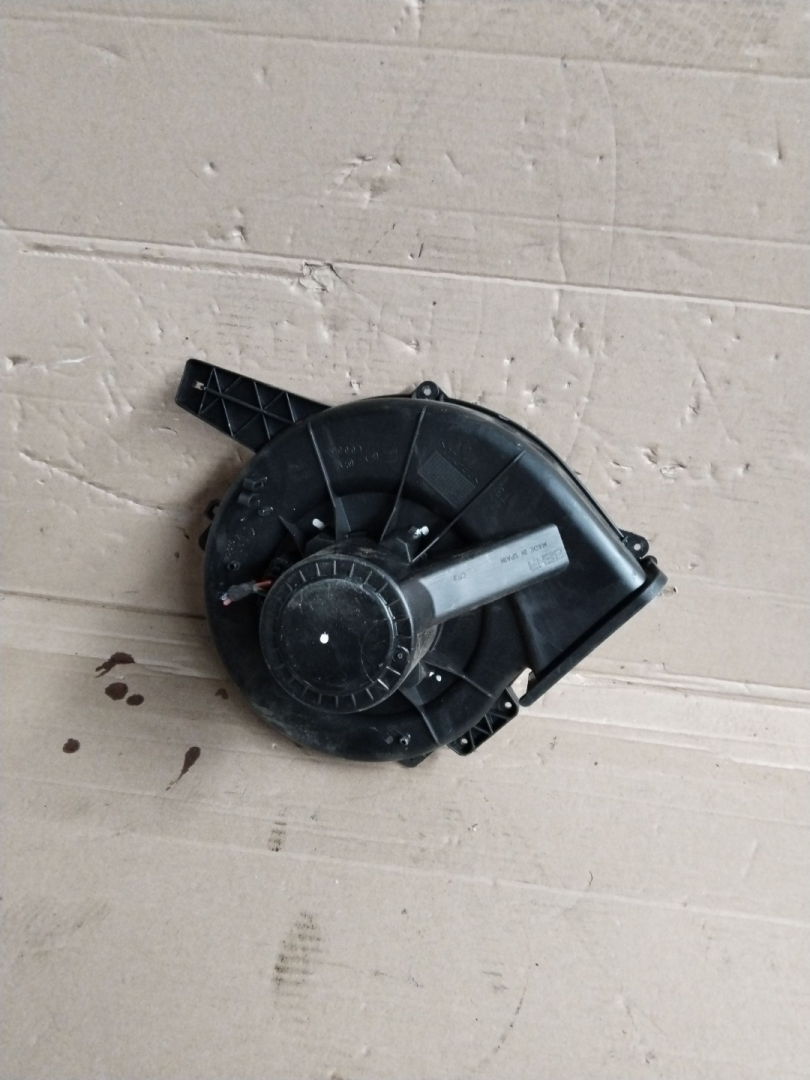 моторчик печки Volkswagen Polo 5 поколение (2009 - 2015), 1.6 л., CAYB, дизель, МКПП, хетчбэк 5 дв. - фото №1