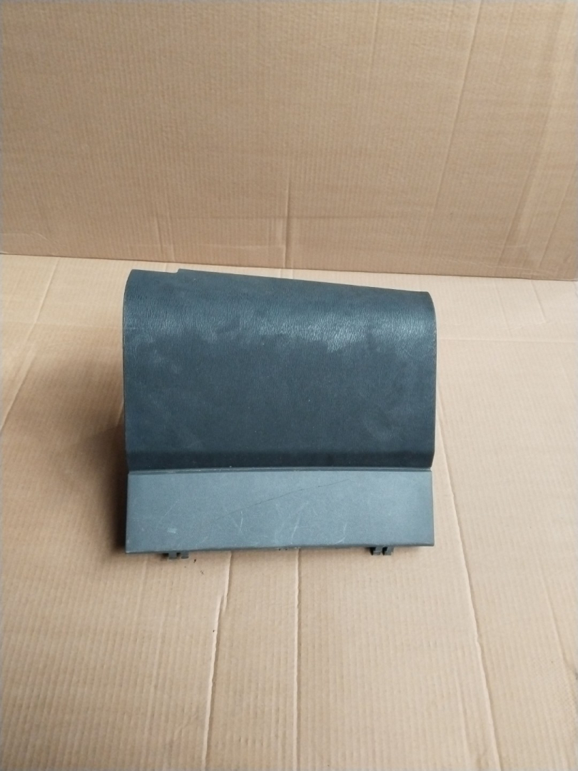 бардачок Toyota Prius 2 поколение 2005, 1.5 л., 1NZ-FE, бензин - фото №1