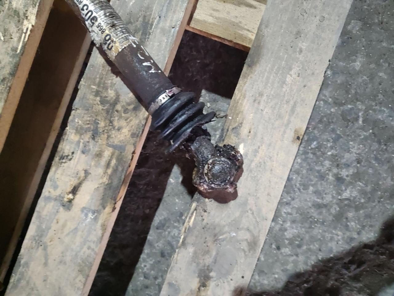 полуось передняя левая (приводной вал, ШРУС) Citroen C3 Picasso 1 поколение 2009, 1.6 л., 5FW (EP6), бензин - фото №1