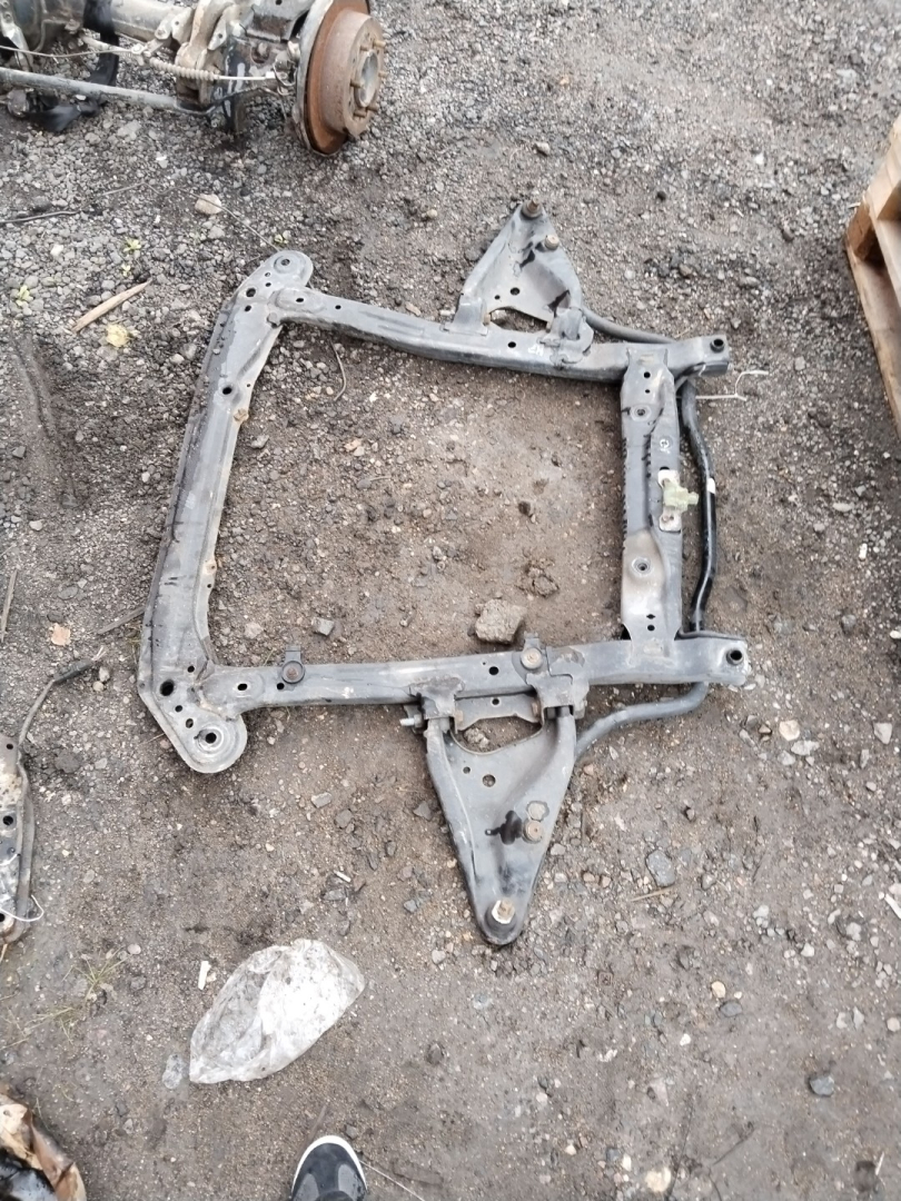 балка подвески передняя (подрамник) Dacia Logan 2 поколение 2013, 0.9 л., H4B 400, бензин, универсал - фото №1