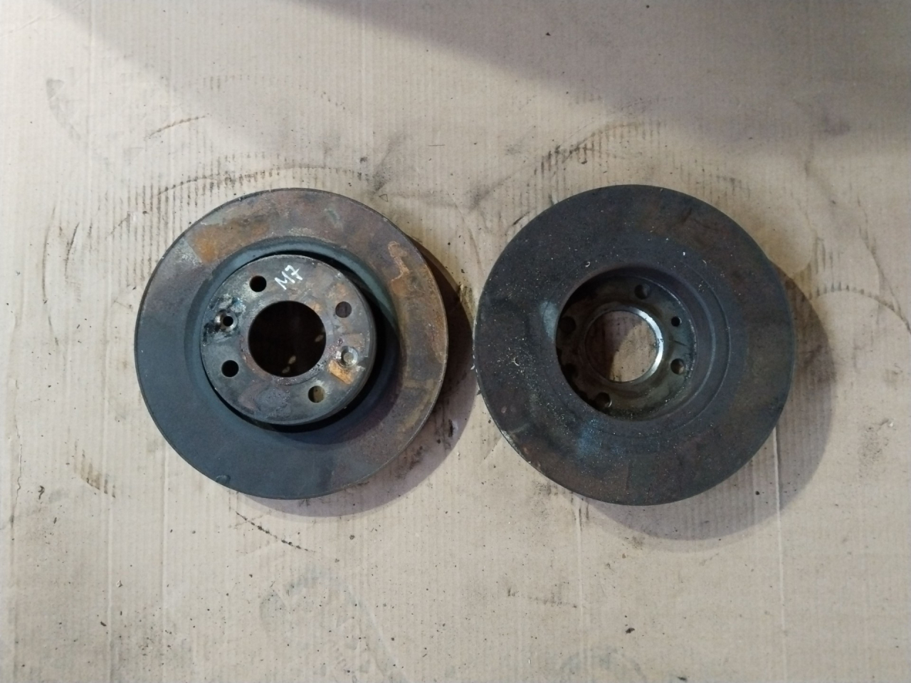 диск тормозной передний Dacia Logan 2 поколение 2013, 0.9 л., H4B 400, бензин, универсал - фото №1