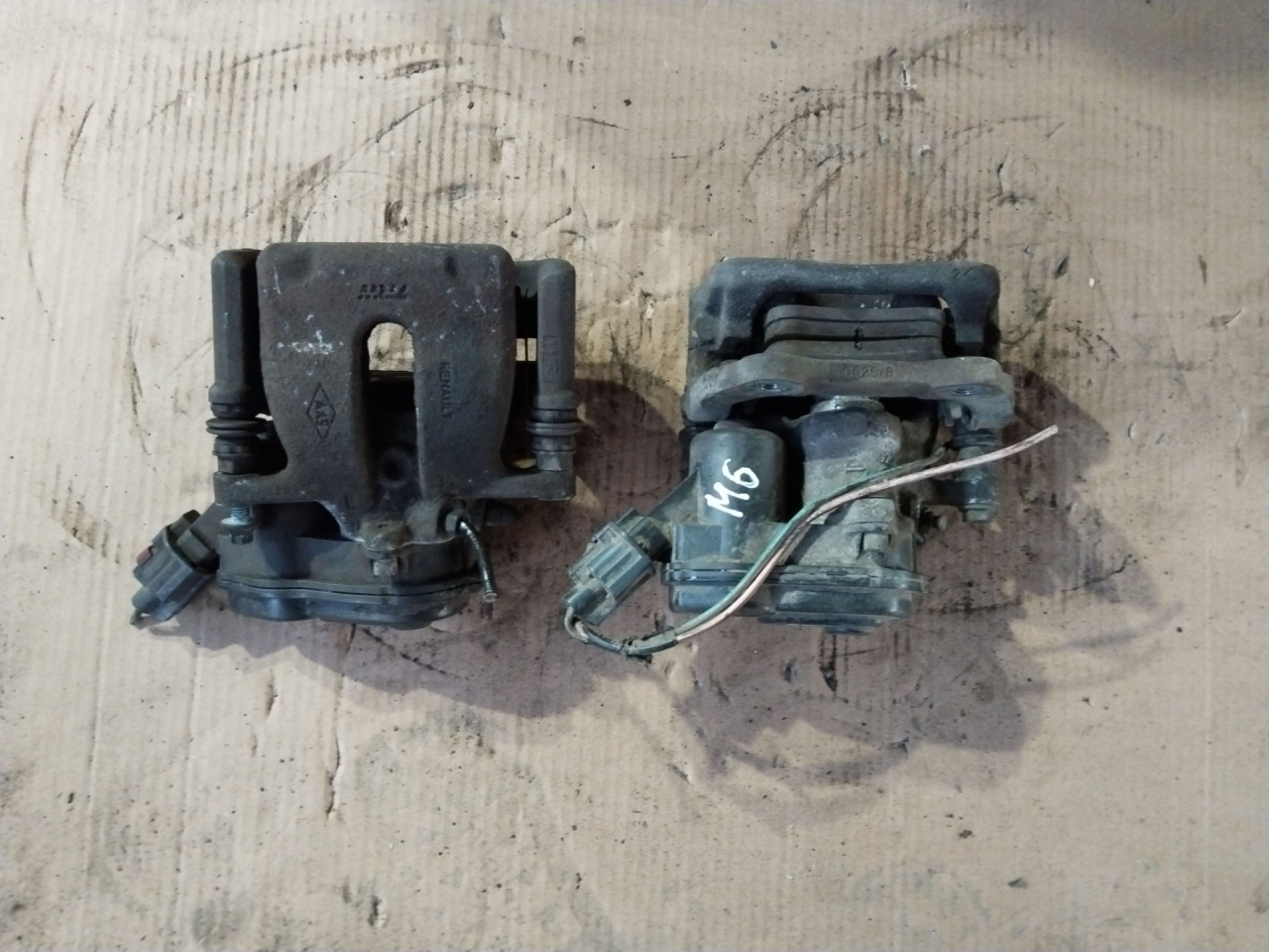 суппорт задний левый Renault Scenic 3 поколение 2011, 1.6 л., R9M 402, дизель, минивэн, 32338814 - фото №1